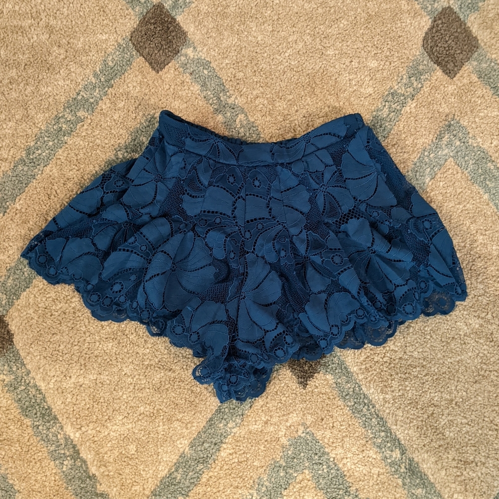 Forever 21 Women's Blue Floral Lace Shorts, Size XS